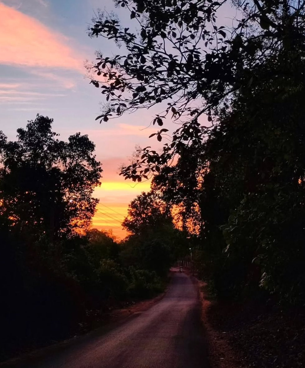 दिल ना-उमीद तो नहीं नाकाम ही तो है
लम्बी है ग़म की शाम मगर शाम ही तो है

-फ़ैज़ अहमद फ़ैज़