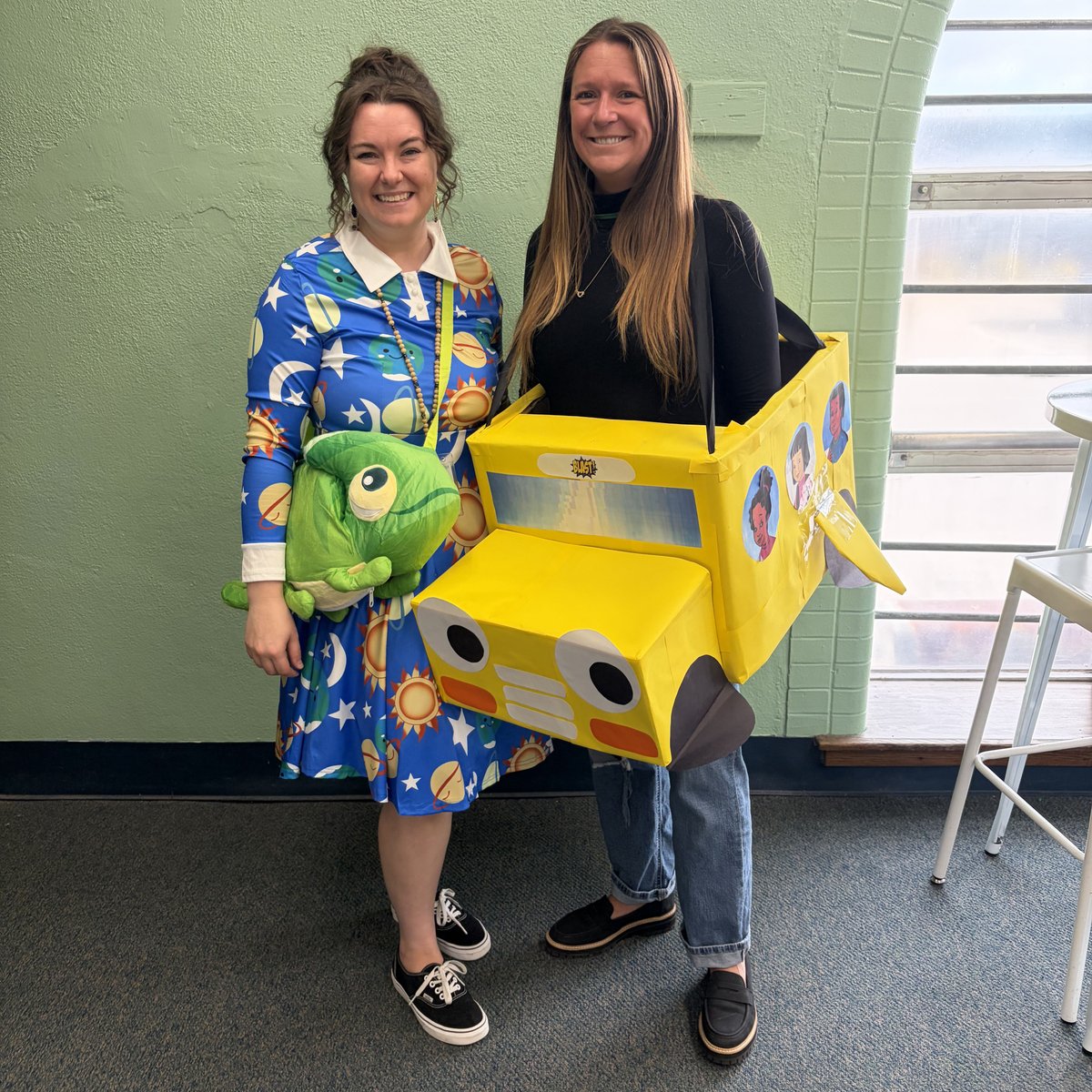 LUFSD_Libraries's tweet image. Adventures abound in the MS library! We've got Mrs. Frizzle, our new fish Dewey, William Rall's 5th Grade Galaxy, and a flourishing Gardyn. @LindenhurstUFSD #LUFSD