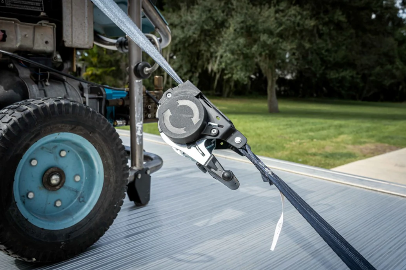 BulletProofHitc's tweet photo. No more tangled straps, no more hassle. 🙌 The BulletProof Medium Duty Auto Retractable Ratchet Strap locks down your load with precision and automatically retracts for clean, easy storage. Tough, compact, and built for everyday hauls. 💪 https://t.co/p11T8Gvl2R