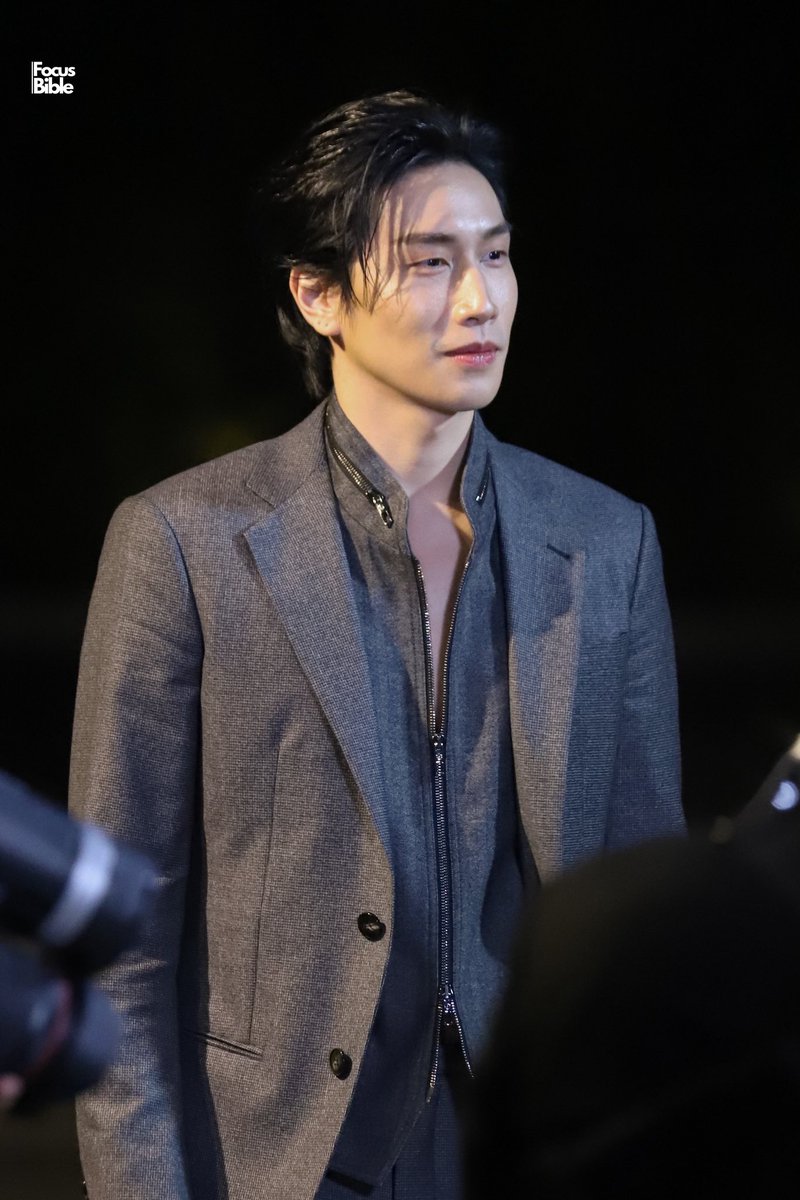 ลุคคุณไบเบิ้ลวันนี้หล่อและดูดีสุดๆเลยค่ะ หล่อเป็นแก้วเป็นแสงมากๆ 🥺🖤✨

BIBLE FOR ARMANI ARCHIVIO

#GiorgioArmanixBible
꒰⁠ #BibleWichapas #bsumone <a href="/biblesumett/">Bsumettikul</a> ♡ ꒱