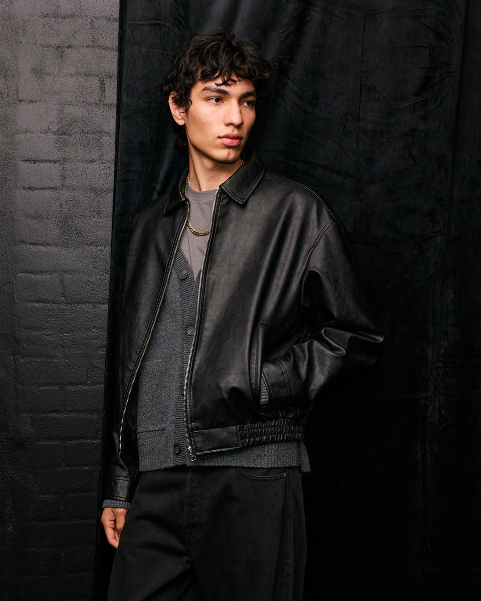 JackJonesIndia's tweet image. Side effects of wearing our leather jackets include: Stares, smirks, and story views from your ex 🤝​​

Shop the coolest leather jackets in stores or on bit.ly/JJ_Leather
​
#JACKJONESIndia #DontHoldBack ​ #LeatherCollection