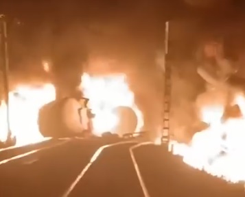 pp65547's tweet image. #スヴェルドロフスクで貨車炎上　 #クルスクの複数発電所吹っ飛ぶ
yamatotakeru9999.hatenablog.com/entry/2025/11/…

#Perm　#Sverdlovsk　#ShamaryKordon　
#クルスク約1万6000人の住民が停電の影響　
#リャザンGRESを攻撃