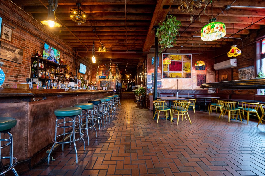 AlbanyBID's tweet image. Today in Downtown #Albany: bit.ly/49sJ6oi

College Night With DJ Chris G 🍕  

#AlbToTheCore