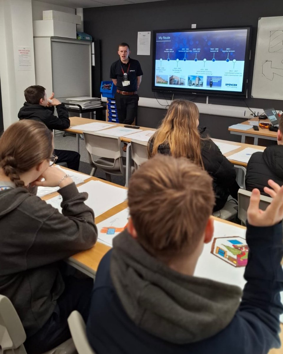 RonDearingUTC's tweet image. A pleasure to welcome alum Oliver Walkington back into school today to mark #thinkUTC week! Fantastic to hear Oliver is not only thriving in his career, but is also helping shape the future of UTC&apos;s after joining the new UTC Alumni Board! 

Read more: rondearingutc.com/ron-dearing-al…