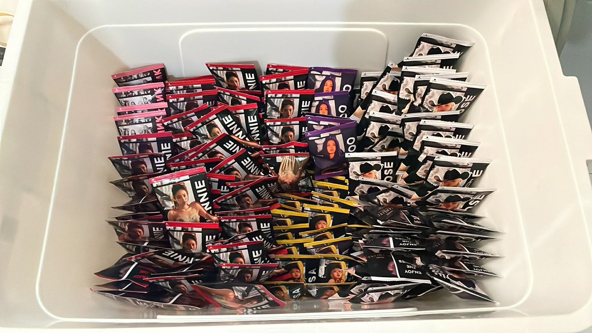 blinkeushoppe's tweet photo. 500 pcs of freebies are ready for #BLACKPINK_DEADLINE_in_BULACAN Day 1 and Day 2 🖤💗

Thank you @alta_wind_whale and @poopoo_lili 

#JISOO #JENNIE #ROSÉ #LISA #BLACKPINK https://t.co/z6XSEaOQMy
