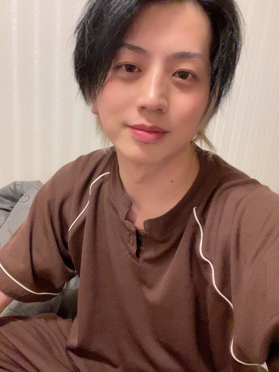 SORI0918's tweet image. 12月のFC限定イベントの情報が反橋村にアップされました。なんか写真ないかなとおもったらなんとも眠そうな写真がありました。