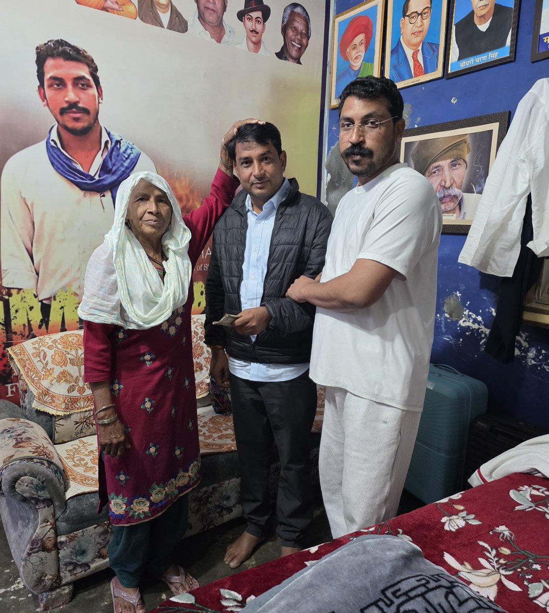 sachinjonwalASP's tweet image. यह तस्वीरें राजस्थान का आने वाला भविष्य तय करेगी 
किस किस को लगता है कि राजस्थान के अंदल जो तीसरा विकल्म बनने जा रहा है 
@BhimArmyChief @hanumanbeniwal @roat_mla @NareshMeena__ तथा अन्य लोगों का बह क्या राजस्थान की सत्ता प्राप्ति कर पाएगा 2028 में 
कॉमेंट करके जरूर बताए 👇