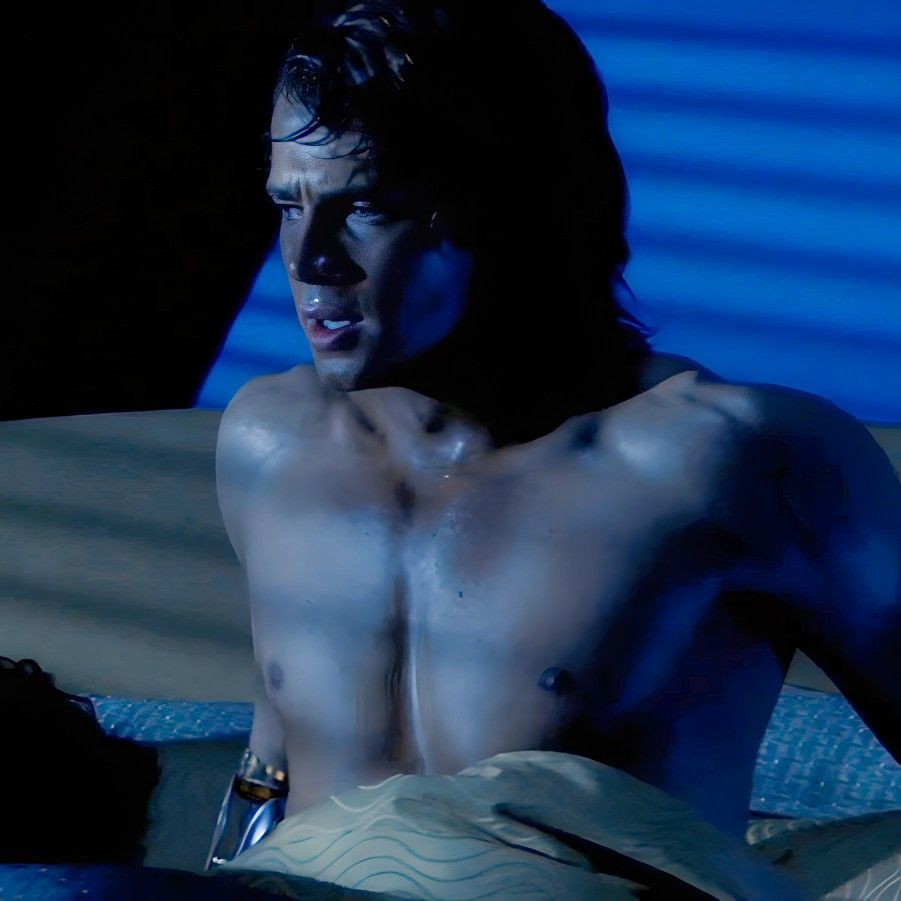 HAPPY SHIRTLESS ANAKIN IN REVENGE OF THE SITH THURSDAY!