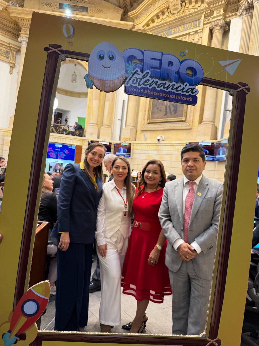 Desde el Congreso de la República, firmamos el Compromiso Nacional de Cero Tolerancia frente al Abuso Sexual Infantil.

Un acto simbólico que reafirma que la protección de la niñez es responsabilidad de todos.

Nuestra niñez no se toca: se cuida y se protege.
#CeroTolerancia