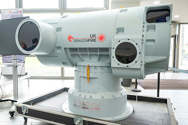 UKForcesTracker's tweet image. MBDA has been awarded a £360M contract to fit the DragonFire counter-UAV laser system to Royal Navy warships.

The first Type 45 Destroyer will recieve DragonFire in 2027.

(Src: gov.uk)