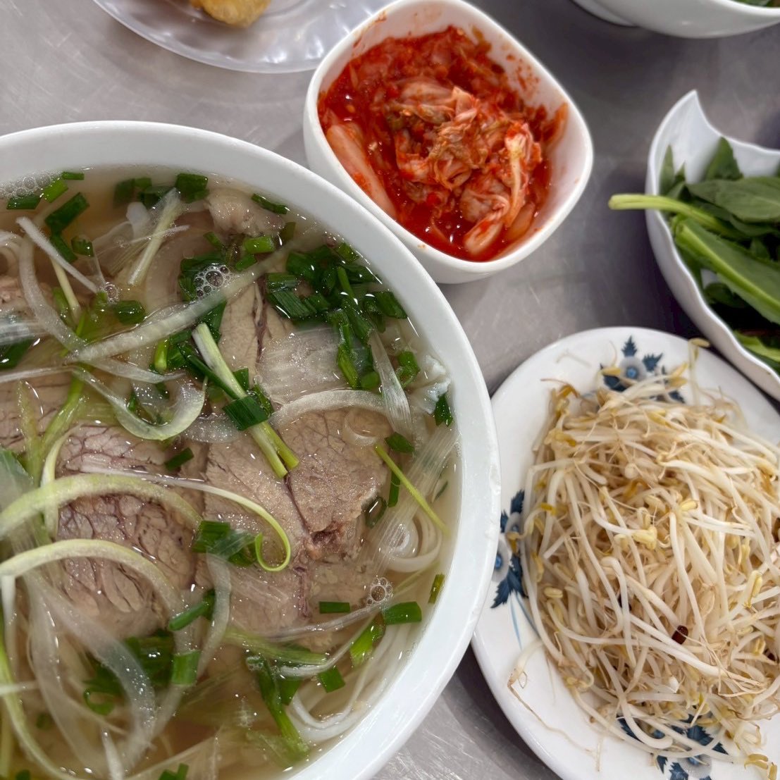 odbodbodbodbo's tweet image. 飯うま国家越南はダナン ローカルから流行りの店まで全てちゃもさんの受け売り満喫しました ベト飯は量食ってもダーティでないので食べ疲れたり次の日にダメージあったりしなくて良いですね