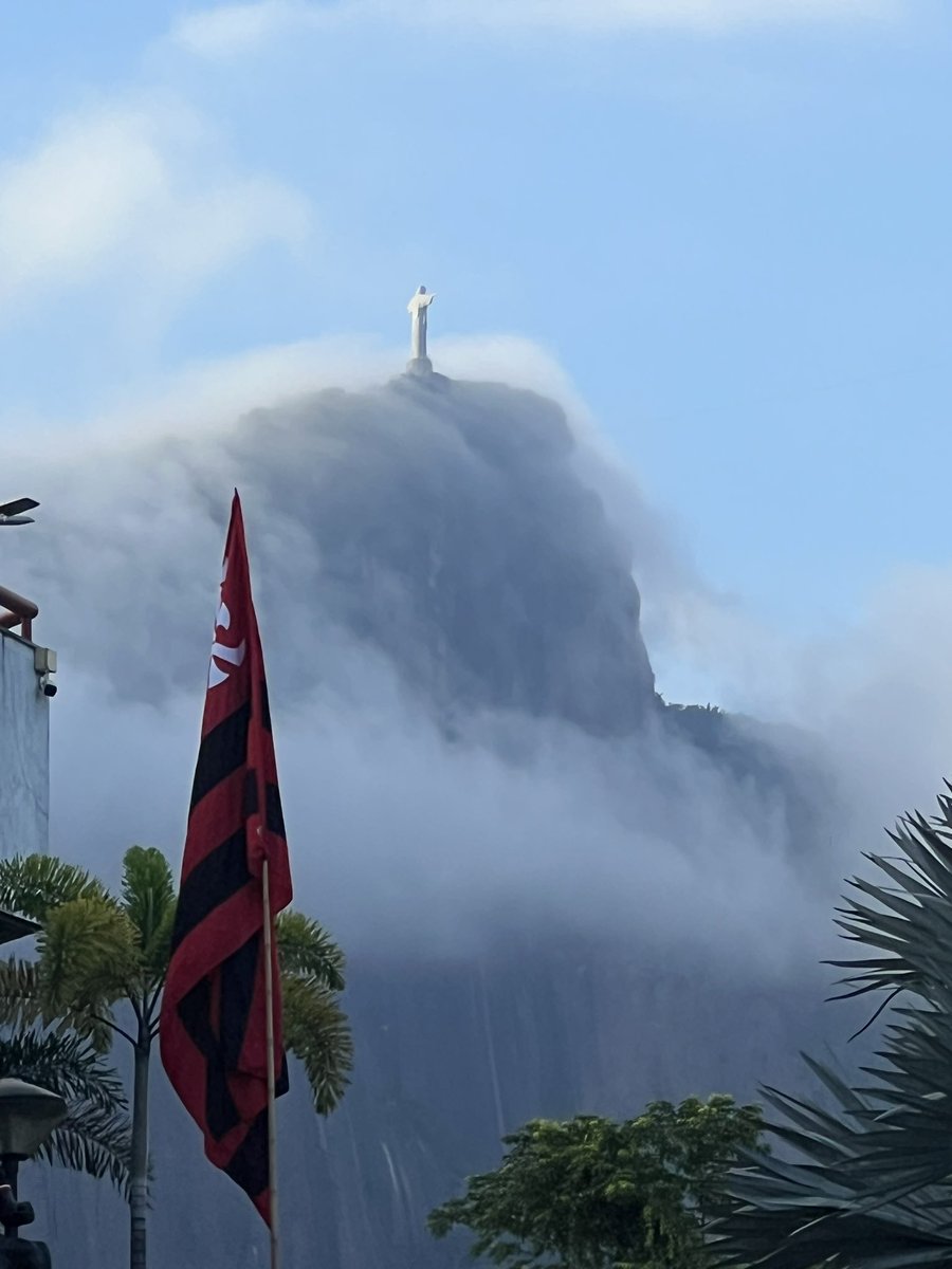 pcfilho's tweet image. O Cristo Redentor: de costas para o mal, de frente para o bem.

Bom dia, vencedores do Fla-Flu!