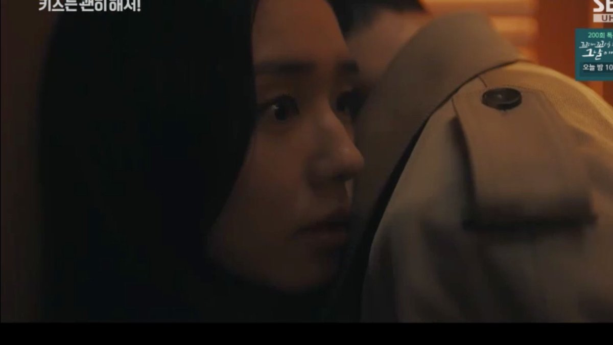 detailsedts's tweet image. The tension in that scene between Jihyeok and Darim is simply insane. The two stared at each other without looking away, gazing at each other&apos;s lips, wanting to kiss.

#DynamiteKiss #DynamiteKissEp4
#JangKiyong #AhnEunJin