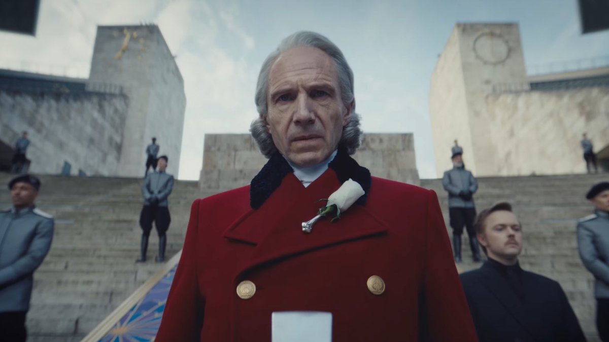 FilmUpdates's tweet image. First look at Ralph Fiennes as President Snow in ‘THE HUNGER GAMES: SUNRISE ON THE REAPING’