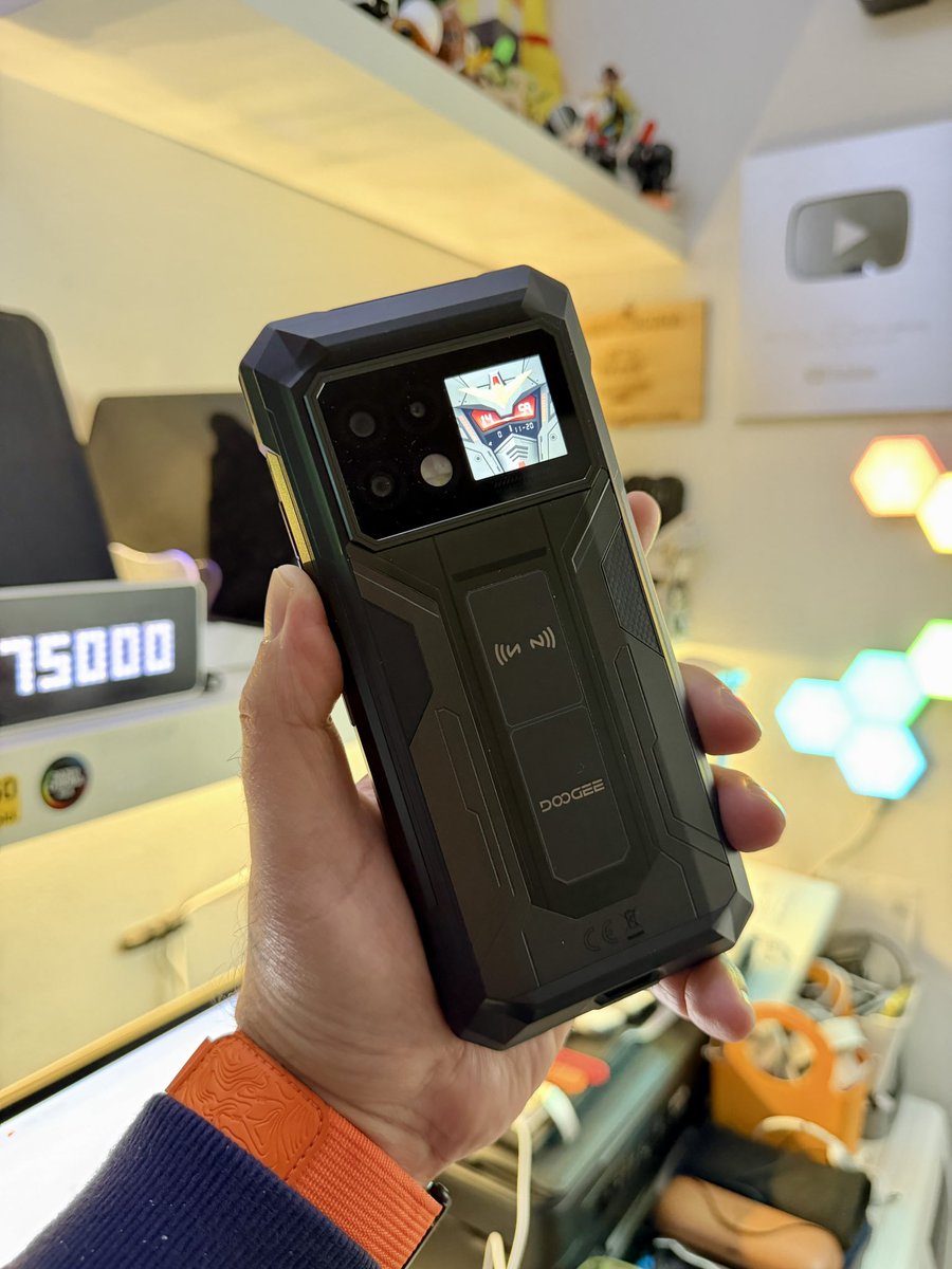 MikyAncona's tweet image. DOOGEE S200 Max è una bestia vera: 22.000 mAh di batteria, resistenza estrema e 5G essere sempre operativo. 💥
Un rugged che non teme nulla… e che ti porta ovunque senza mai lasciarti a piedi.
#mikyancona #mikyanconatech
#DoogeeS200Max #Doogee #SmartphoneRugged @DOOGEE_official