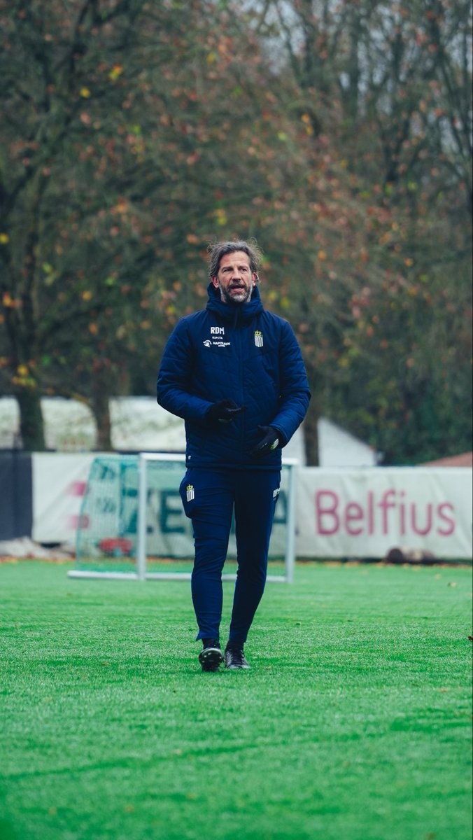 SportCharleroi's tweet image. Le travail continue et s’intensifie avant notre déplacement à Bruges.💥

#RCSC #NapoleonScore ⚫️⚪️