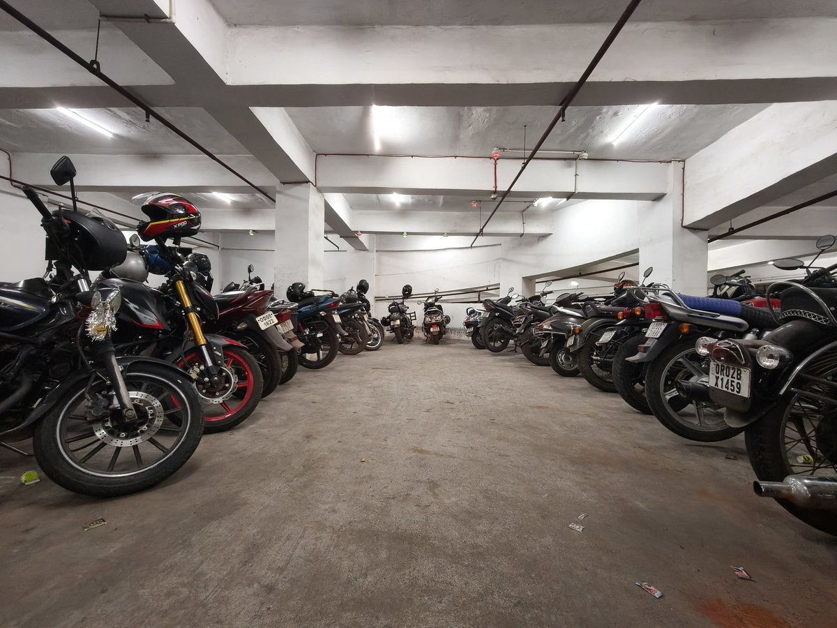 BSCL_BBSR's tweet image. Opt for the nearest MLCP to enjoy seamless and hassle-free parking.

 #ParkSafely #BhubaneswarFirst #ParkingSmart