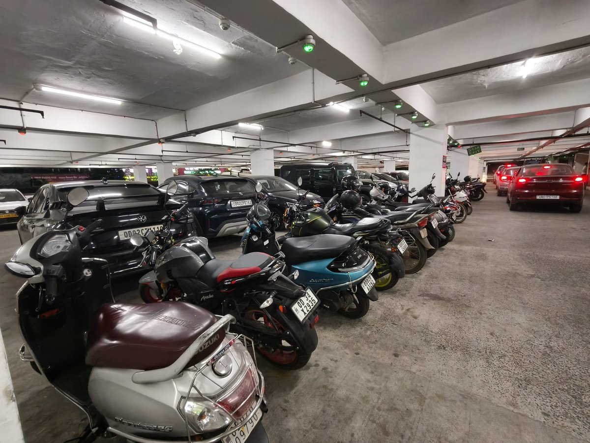 BSCL_BBSR's tweet image. Opt for the nearest MLCP to enjoy seamless and hassle-free parking.

 #ParkSafely #BhubaneswarFirst #ParkingSmart