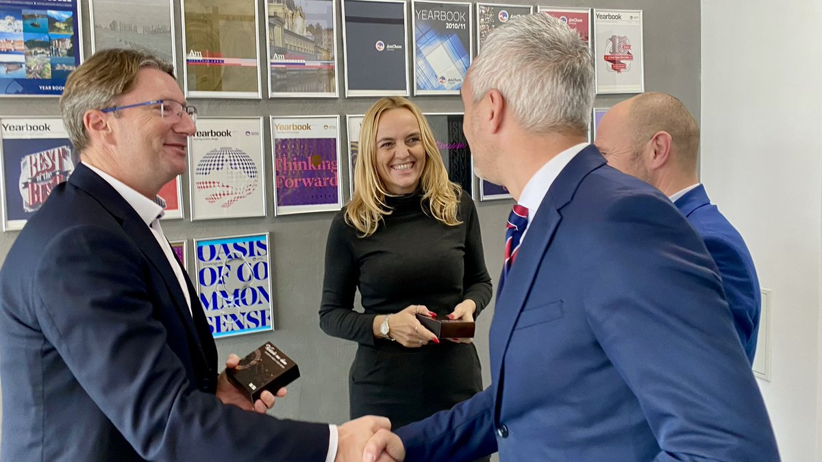 NovaSlovenija's tweet photo. 👍 Nadaljujemo srečanja, na katerih predstavljamo akcijski načrt NSi za razumne davke. In poslušamo.
Hvala @AmChamSlovenia za prijazen sprejem in konstruktivno debato 🤝
#akcija #nsi #gospodarskiprogram https://t.co/E6KMCaPQuK