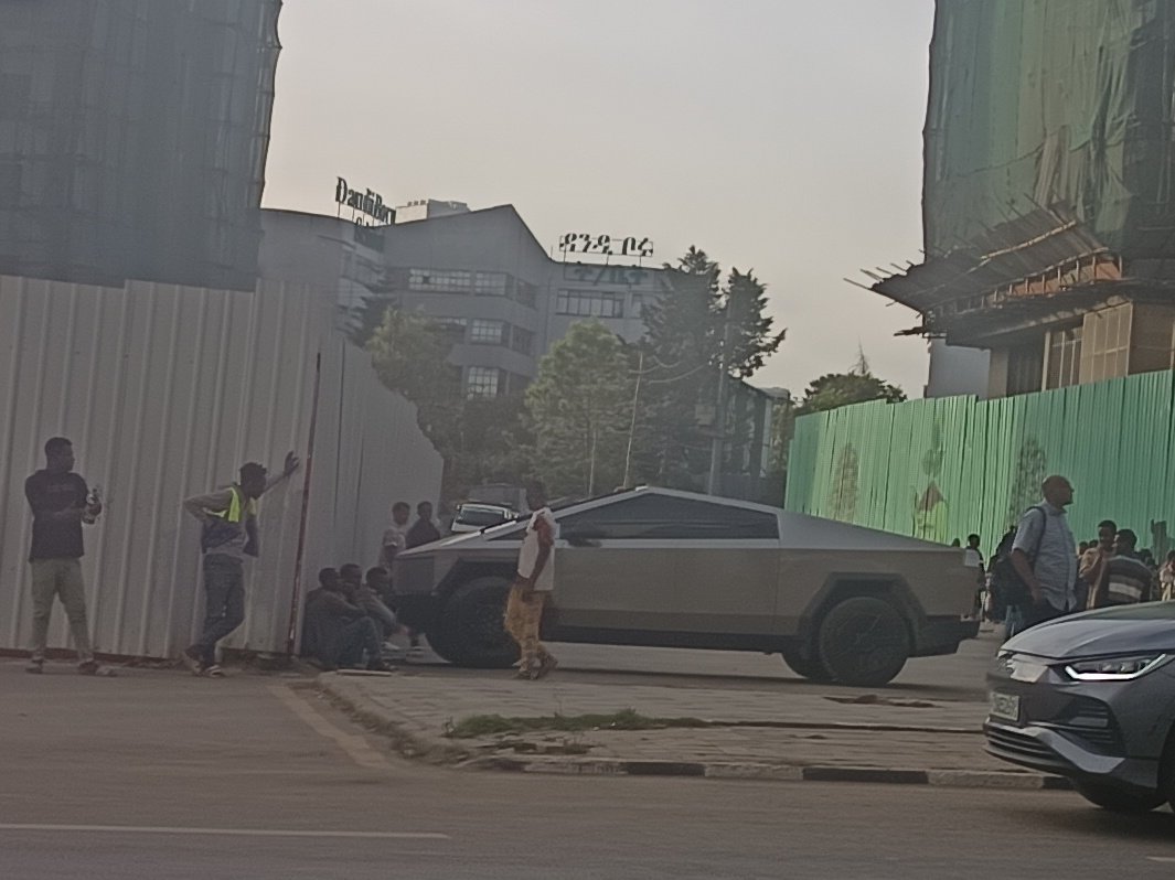 ooofree_com's tweet photo. Tesla in Addis Ababa https://t.co/cvB37pBYg3
