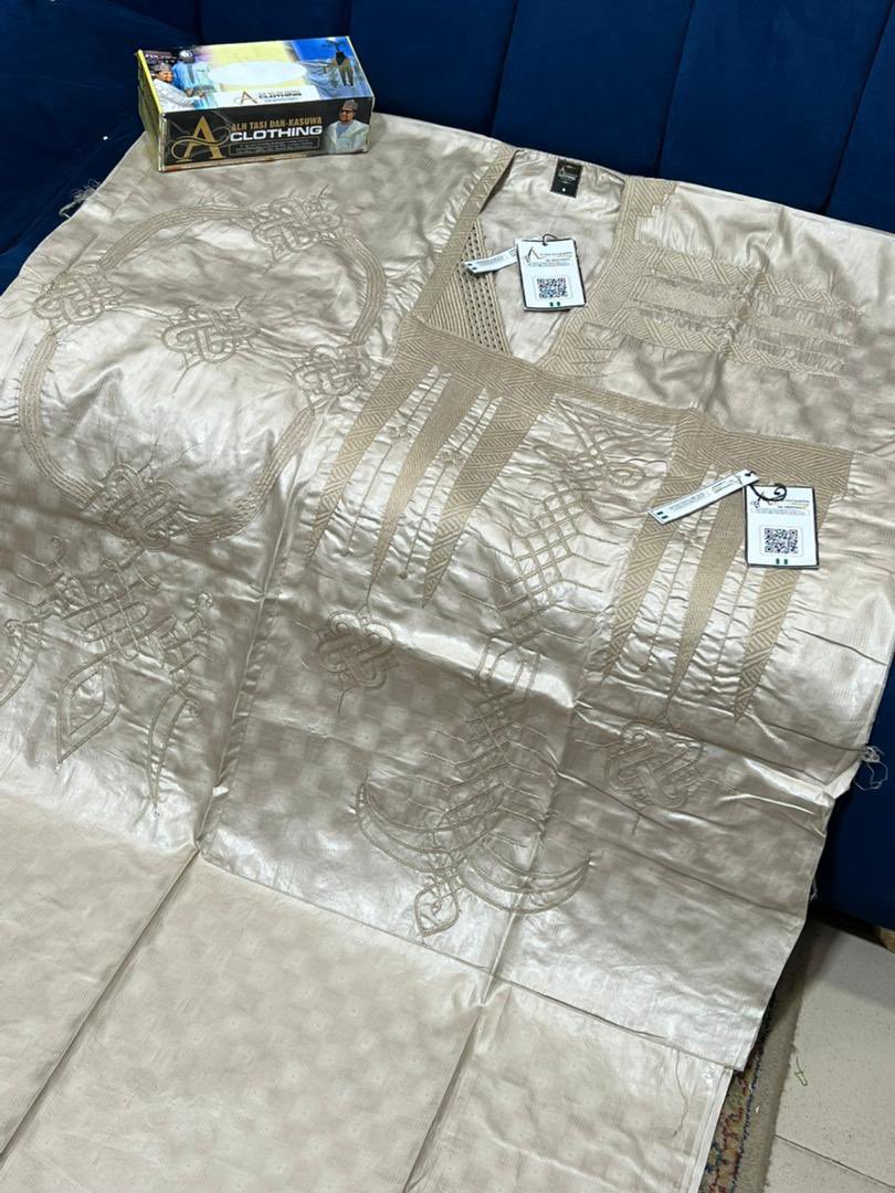 Readymade Babban-Riga  (Aska Design)
 
Available ✨ 

Price: 85k 

Dm/☎️: 07060727453

📍 Zaria, Nigeria

Nationwide/ Worldwide Delivery 🌎📦 

Please repost