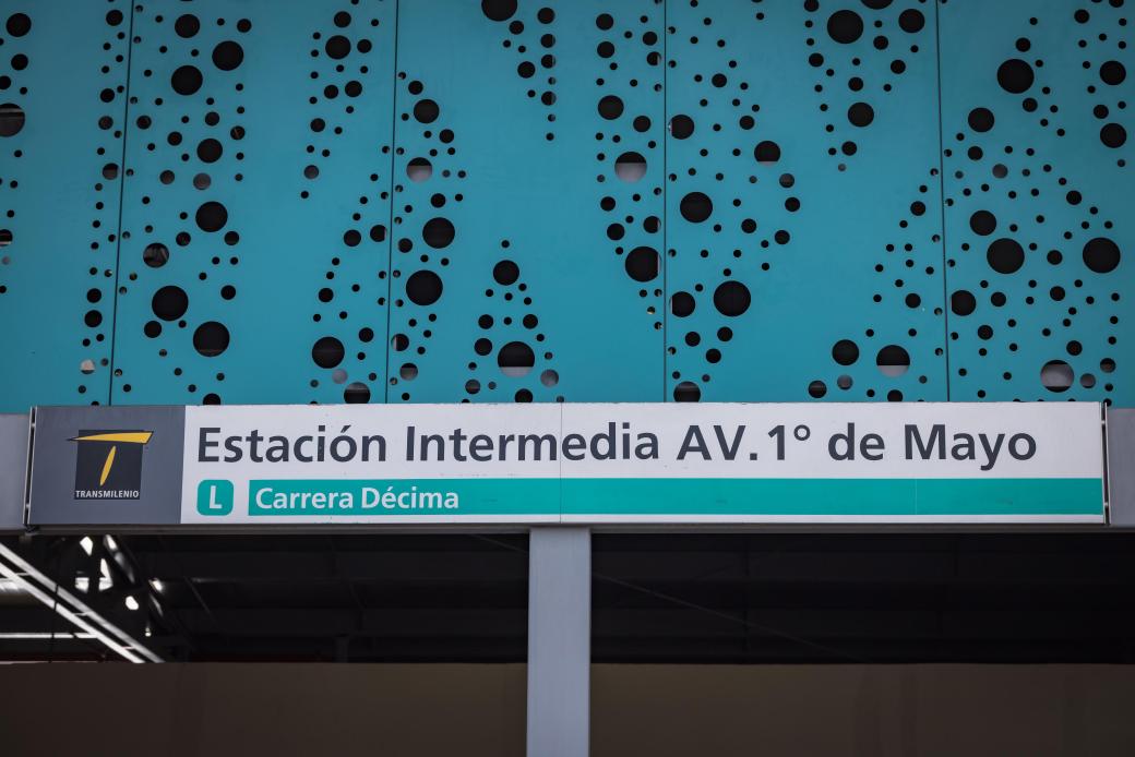 Bogota's tweet image. Hoy el alcalde @CarlosFGalan anunció el nuevo rol de @TransMilenio como desarrollador urbano e inmobiliario. Un esquema con el que se busca impulsar proyectos de vivienda, nuevos espacios públicos y actividades económicas alrededor de los corredores del transporte público.