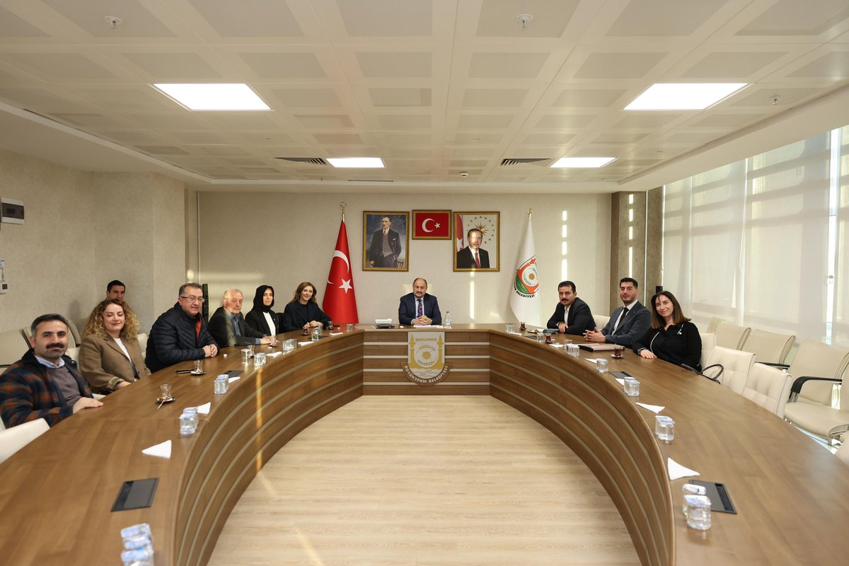 Türk Mühendis ve Mimar Odaları Birliği Şanlıurfa İl Koordinasyon Kurulu Başkanı Rojbin Şahin ve Sempozyum Yürütme Kurulu üyeleri, Büyükşehir Belediye Başkanımız Mehmet Kasım Gülpınar’ı ziyaret etti.

Kentimizin geleceğine ışık tutacak Şanlıurfa Kent Sempozyumu için yürütülen