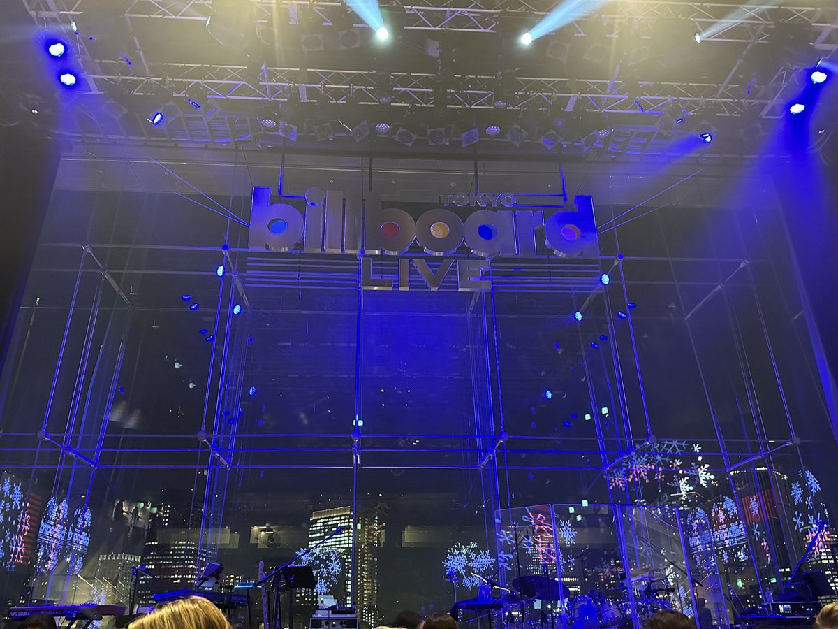 aoi_jips's tweet image. Crystal Kay at ビルボード東京
2ステージ最高に楽しかった〜🫶🏻

ドラムソロのFUYUさん
バチバチすぎてちょーかっこいい🥹💕

下も近くて楽しかったけど
上もドラムの音が響いてた🥁

生の音楽ほんと最高で癒されたな〜！
すっごく幸せです♡

12/3の大阪も楽しみ🐒

#Billboard #crystalkay #FUYU