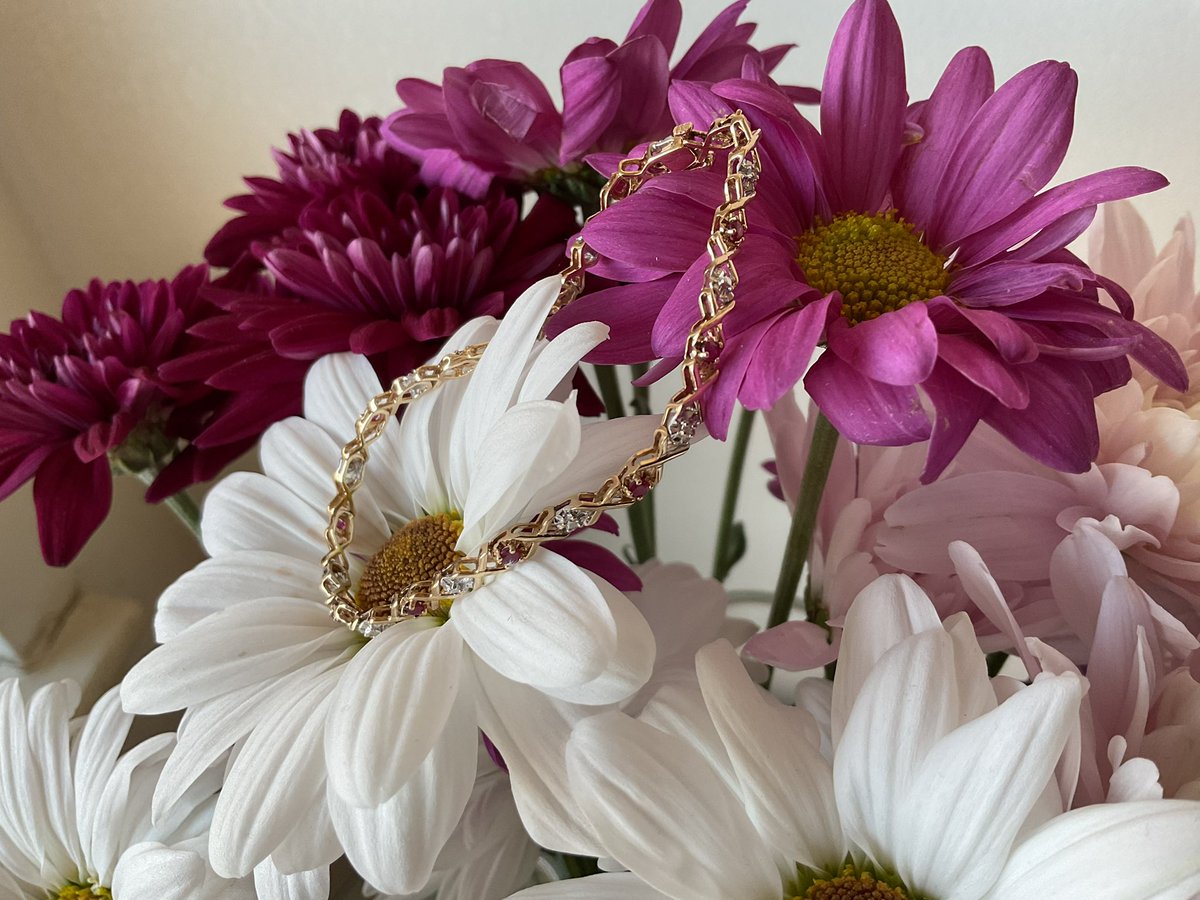 GreatArtandDes1's tweet image. NEW into our #etsy shop Vintage 9ct Yellow Gold Ruby and Diamond X Link Kiss Bracelet Hallmarked #bracelet #ruby #diamond #gift #jewellery #gold Link to item greatartanddesignco.etsy.com/listing/440733…