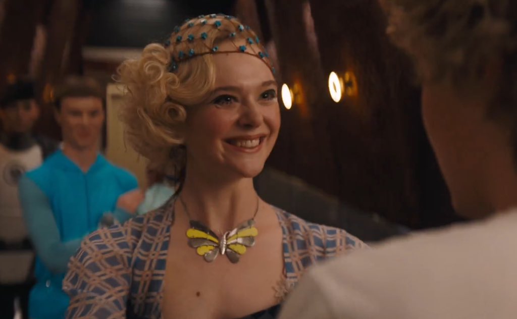 DiscussingFilm's tweet photo. First look at Elle Fanning as Effie Trinket in ‘THE HUNGER GAMES: SUNRISE ON THE REAPING’ https://t.co/fgOvanXcSs