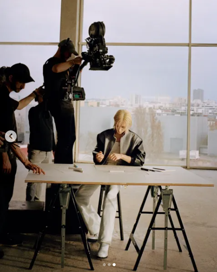 stay4ever_italy's tweet image. Felix🐣 Instagram posts (3).2⃣

Signed with the word DREAM and a hand-drawn heart, these pieces hold deep meaning to me. I hope we can promise to make a better world together!
#MakeaPromise #UNICEF #LouisVuitton #straykids #felix #stay @louisvuitton 💙🩵🤍 

2025.11.20 ~ 11am KST