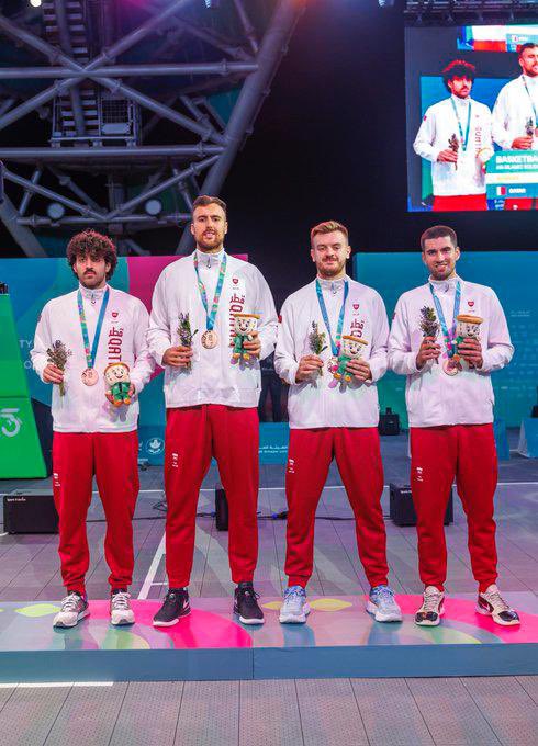 نبارك لأبطال الأدعم حصد 3 ميداليات جديدة ضمن دورة ألعاب التضامن الإسلامي – الرياض 2025، حيث تمثلت الإنجازات في برونزية مبارزة الفردي (فلوريه) للبطل خالد اليافعي، وبرونزية كرة السلة 3×3، وبرونزية كرة اليد .. 🥉🥉🥉👏🏻
نتمنى للجميع دوام التوفيق والنجاح وتحقيق المزيد من الإنجازات ..