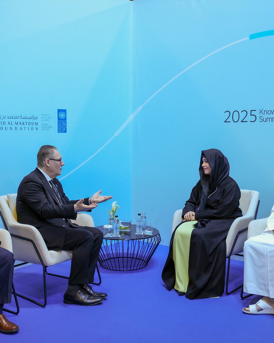 hhshklatifa's tweet image. التقيت الدكتور عبدالله الدردري، مساعد الأمين العام للأمم المتحدة، والدكتور هاني تركي، مدير مشروع المعرفة العربي ورئيس المستشارين التقنيين، شركاؤنا في مؤسسة محمد بن راشد للمعرفة لأكثر من 18 عاماً، وناقشنا كيف يمكن للتنمية القائمة على المعرفة وابتكار الشباب أن تسهم في بناء مستقبل…