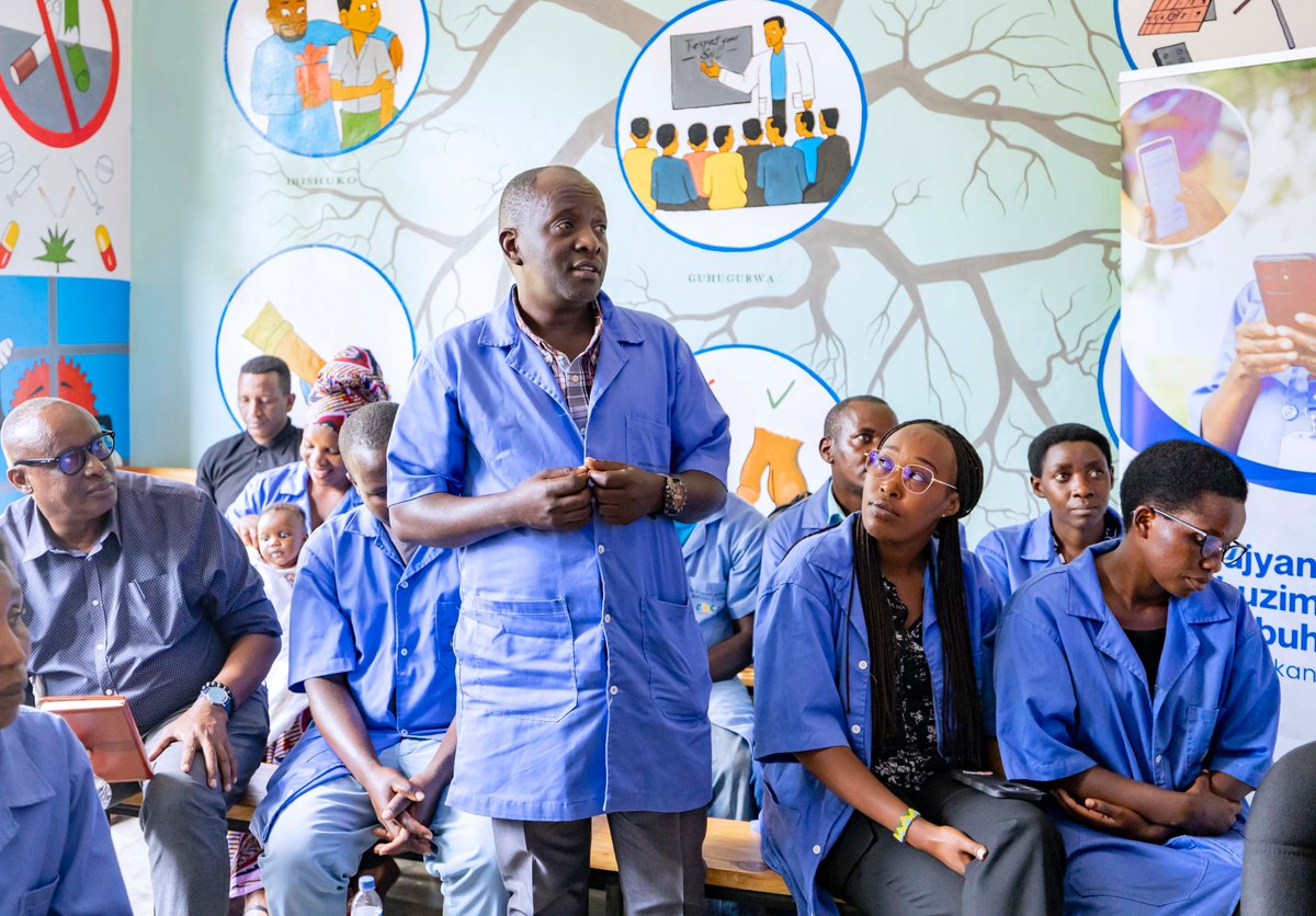 sfhRwanda's tweet photo. 📱 Exciting milestone!

At Kinyinya HC, SFH with partners @RwandaHealth @WelTelHealth @expertisefrance launched (e-Bumenyi) — an AI-powered #eLearning platform for #CHWs, complementing the existing #cEMR digital system.

These training sessions will strengthen digital learning, enhance service quality, & improve #equitable access to continuous professional development.