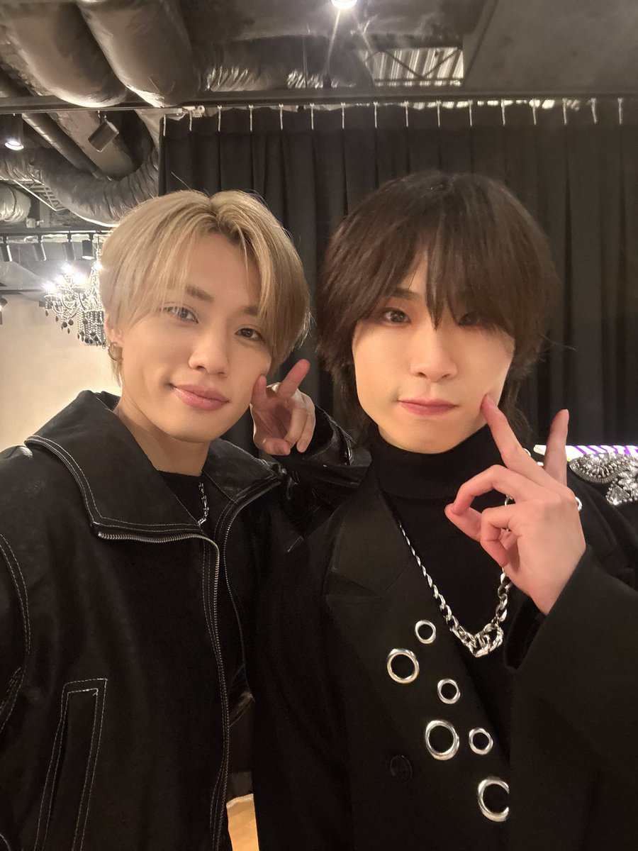 UTA誕生日おめでとう🎉
唯一の同い年やったのに先に…
今日のLIVE最高に良い思い出作れたな！👍

まだまだこれから一緒に駆け上がって行こうな！！

改めておめでとう🎊✌️✌️✌️✌️✌️✌️