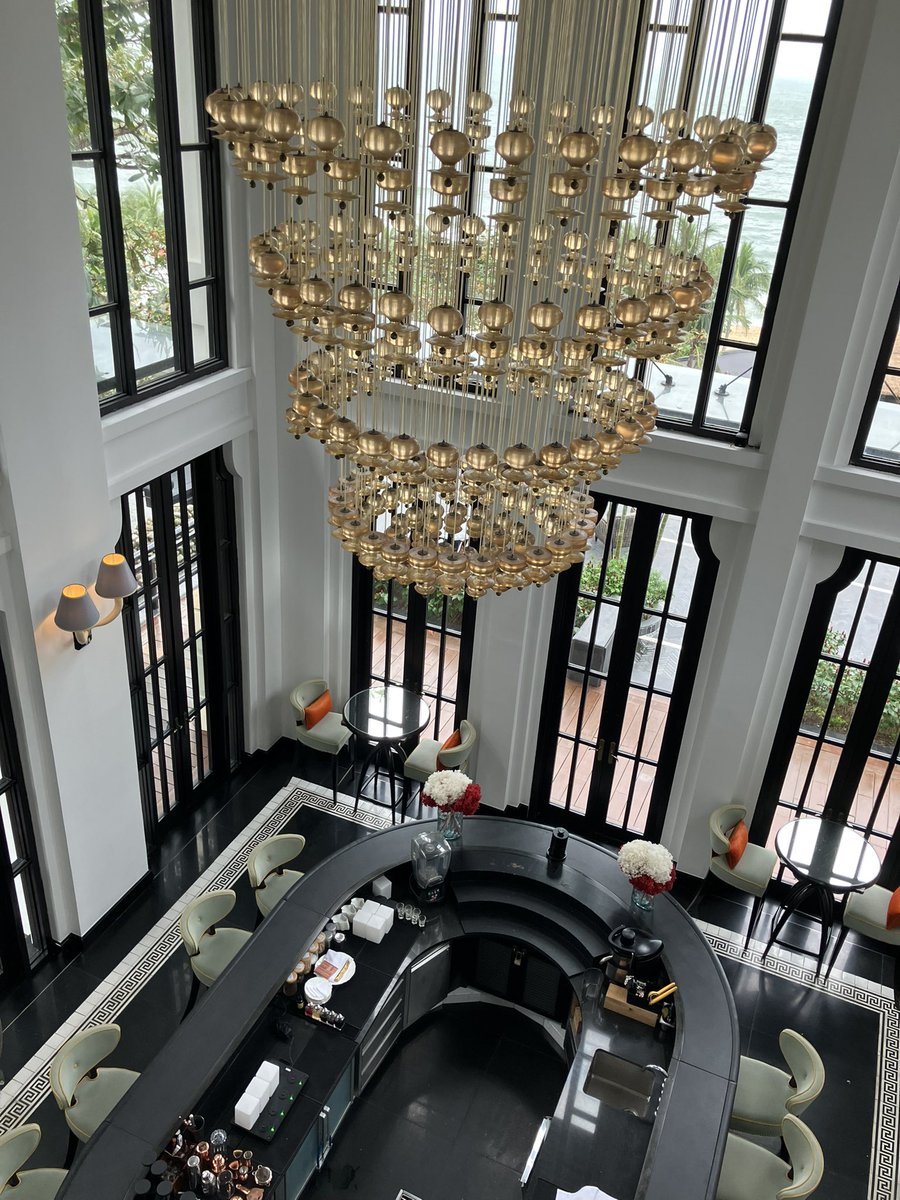 odbodbodbodbo's tweet image. 宿はインターコンチネンタル ビルベンズリー手がける華僑とフランスの様式のミックス オリエンタルでありモダン、流石に意匠など抜かりなく古い建物再利用するなどの強みはこういうとこにも出ますねと思うなど 星付きのフレンチもキッチン棟見学させてもらうほかホスピタリティも言うことなしお勧め〜