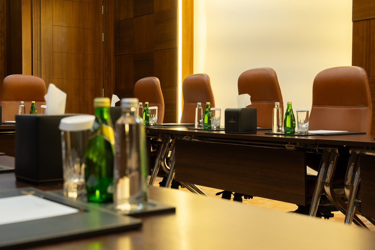 InterJed's tweet image. Meet, plan, and create in spaces that think ahead with you.
InterContinental Jeddah’s meeting rooms turn productivity into a refined experience.

التقِ، خطط، وأبدع في مساحات صممت لتواكب أفكارك.
في غرف اجتماعات انتركونتيننتال جدة، تتحول الإنتاجية إلى تجربة راقية وفريدة…