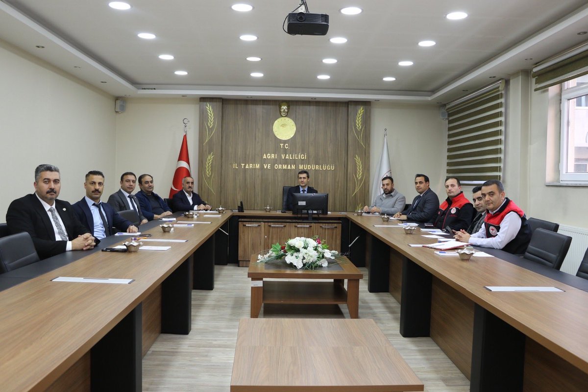 Kasım ayı İl Koordinasyon Toplantısı, Bakanlığımıza bağlı, ilgili, ilişkili kurum ve kuruluşların katılımlarıyla, Tarım Kredi Kooperatifleri ev sahipliğinde, İl Müdürümüz başkanlığında, Müdürlüğümüz toplantı salonunda gerçekleştirildi.
<a href="/TCTarim/">T.C. Tarım ve Orman Bakanlığı</a> 
<a href="/ibrahimyumakli/">İbrahim Yumaklı</a> 
<a href="/mehmethsyngl/">Mehmet Hüseyinoğlu</a>