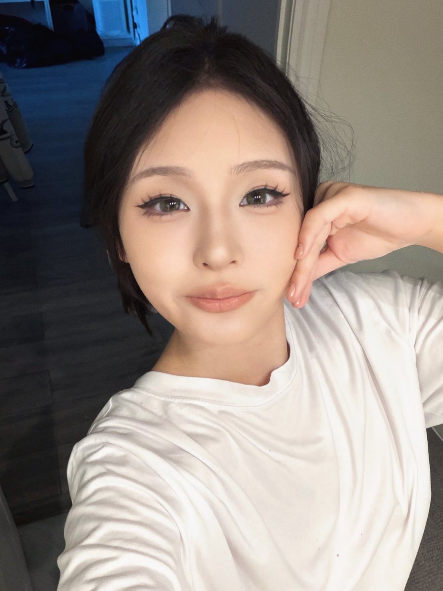 每次化完妆都得先臭美半个小时再出门🫣
#s