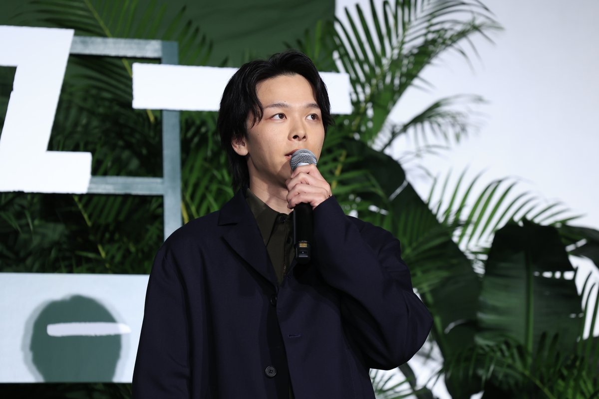 peleliu_movie's tweet photo. ⋰
⠀東京プレミア
⠀実施レポート📝
⋱
⠀
11/19(水)に実施された東京プレミアに、
 #板垣李光人 #中村倫也 
#武田一義 (原作・共同脚本)  が登壇🎤　
⠀
イベントでは本作を披露出来る喜びの心境をはじめ、キャラクターの魅力などを語り尽くしました。
⠀
絆が試される「パラオ語クイズチャレンジ」では、
板垣の思わぬ申告や中村のおどけた回答に笑いが起こるも、武田のアシストにより全問正解！
⠀
板垣が「少しでも⼼が動いてつながりができていけば嬉しい」と話し、本作のメッセージを届けました。
⠀
▽レポート全文はこちら
https://t.co/Qi6sZmfprb
⠀
ご参加いただいたみなさま、
誠にありがとうございました！
⠀
引き続き映画の公開を楽しみにお待ちください🎥
⠀
映画『 #ペリリュー ―楽園のゲルニカ―』
🎬𝟭𝟮.𝟱 -𝗙𝗥𝗜-