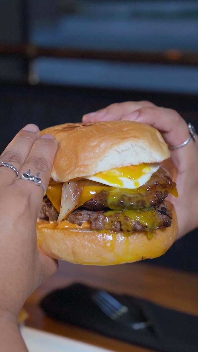 The Tavern Burger doesn’t play around

Stacked with cheddar, caramelized onion, chipotle aioli, and a fried egg, with rosemary parmesan fries riding shotgun, this one is sure to hit the spot 

Visit us today | Link in Bio

#TavernByHearsay #HoustonEats #HearsayEats #FoodieHouston