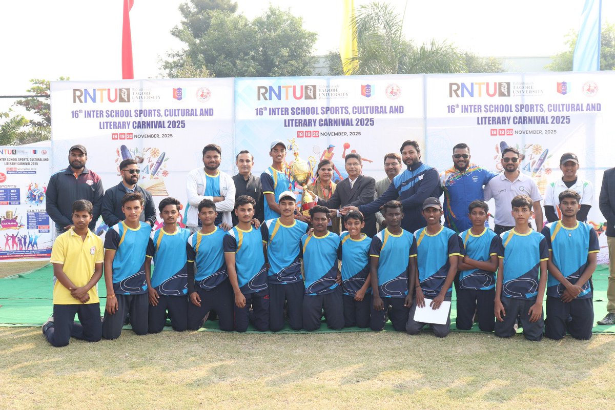 RNTUnivBhopal's tweet image. 📍 रबीन्द्रनाथ टैगोर विश्वविद्यालय में 16वाँ इंटर स्कूल स्पोर्ट्स, सांस्कृतिक एवं साहित्यिक कार्निवाल 2025 का हुआ भव्य समापन — जहाँ खेल, संस्कृति और शब्दों ने रचा एक साझा महोत्सव।
#RNTU #UnlockingPotential #Winners #Champions #2025