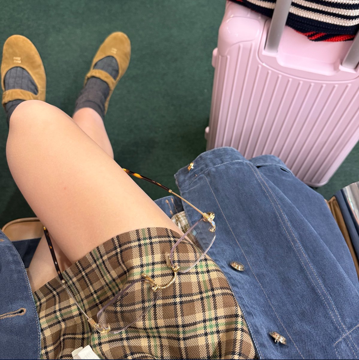 jicnmai's tweet photo. when we're talking about miumiu, it's all about vibes. so here's a quick glance of my outing full in miumiu! 🍂🪾🤎 https://t.co/P4frIcpU10