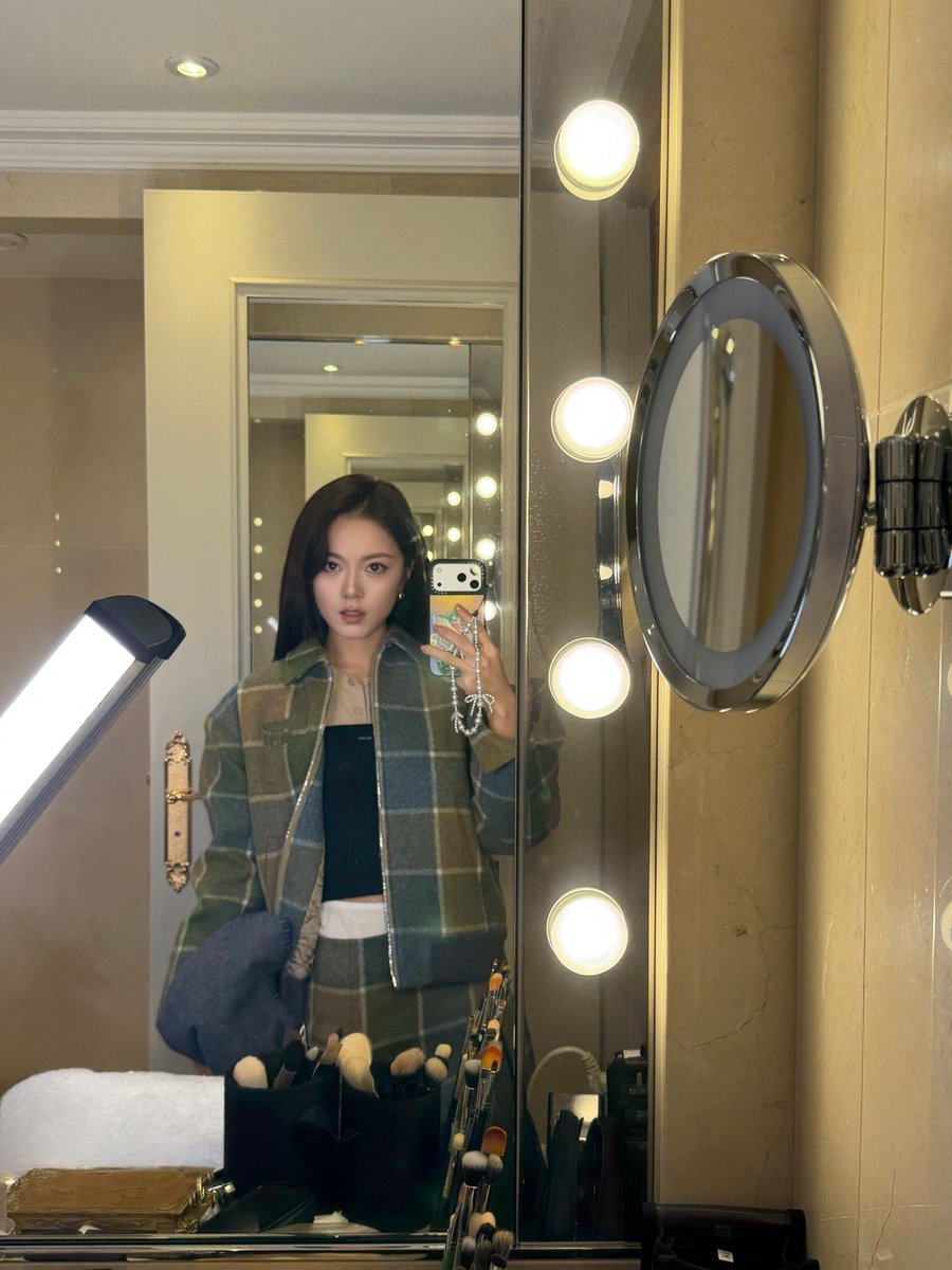 jicnmai's tweet photo. when we're talking about miumiu, it's all about vibes. so here's a quick glance of my outing full in miumiu! 🍂🪾🤎 https://t.co/P4frIcpU10