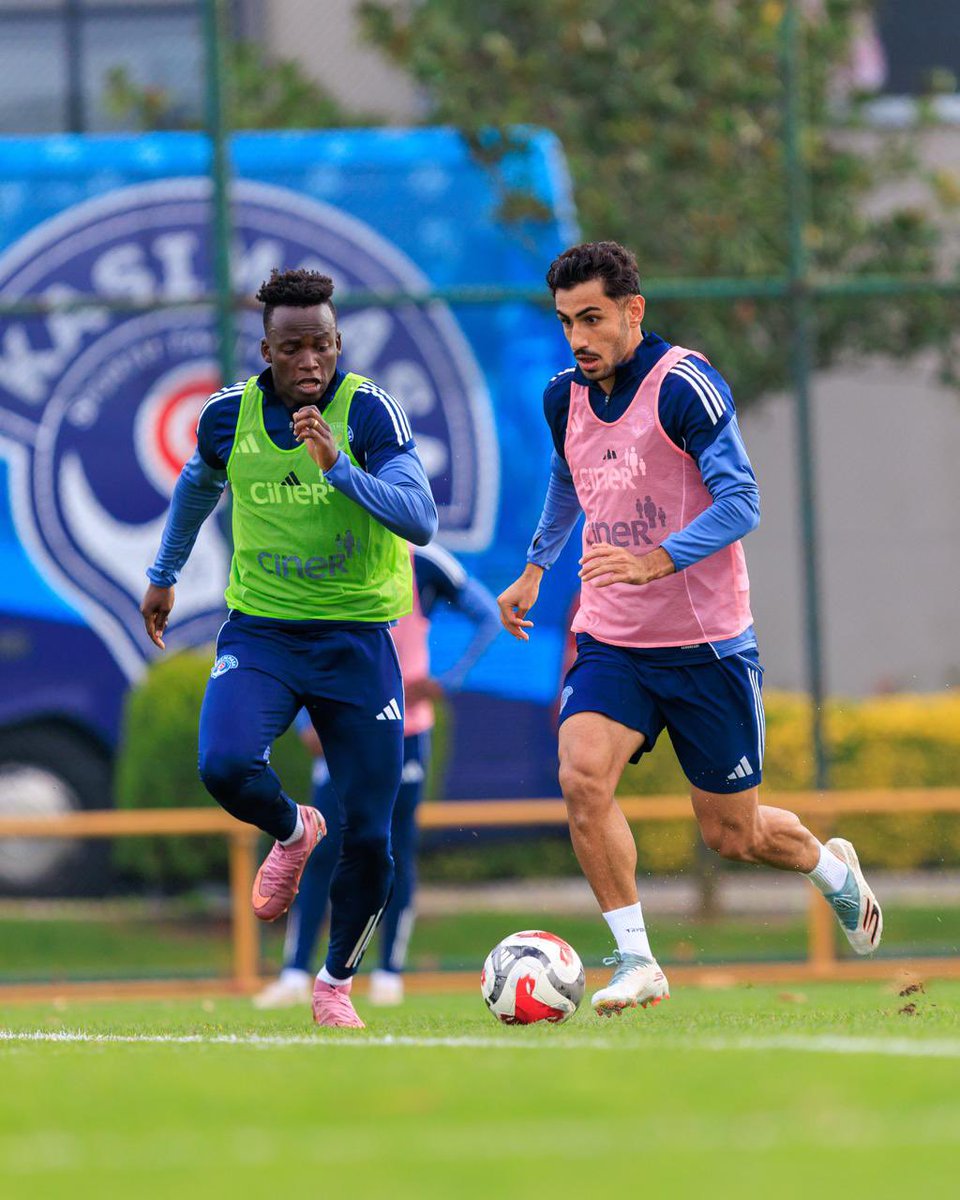 kasimpasa's tweet image. ⚽️ Kasımpaşamız #Alanyaspor maçı hazırlıklarını sürdürüyor.

#Kasımpaşa🔵⚪️