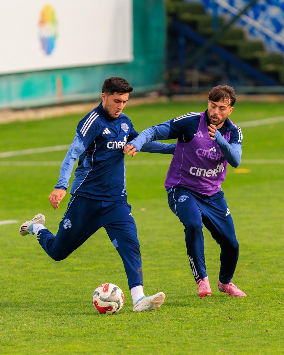 kasimpasa's tweet image. ⚽️ Kasımpaşamız #Alanyaspor maçı hazırlıklarını sürdürüyor.

#Kasımpaşa🔵⚪️