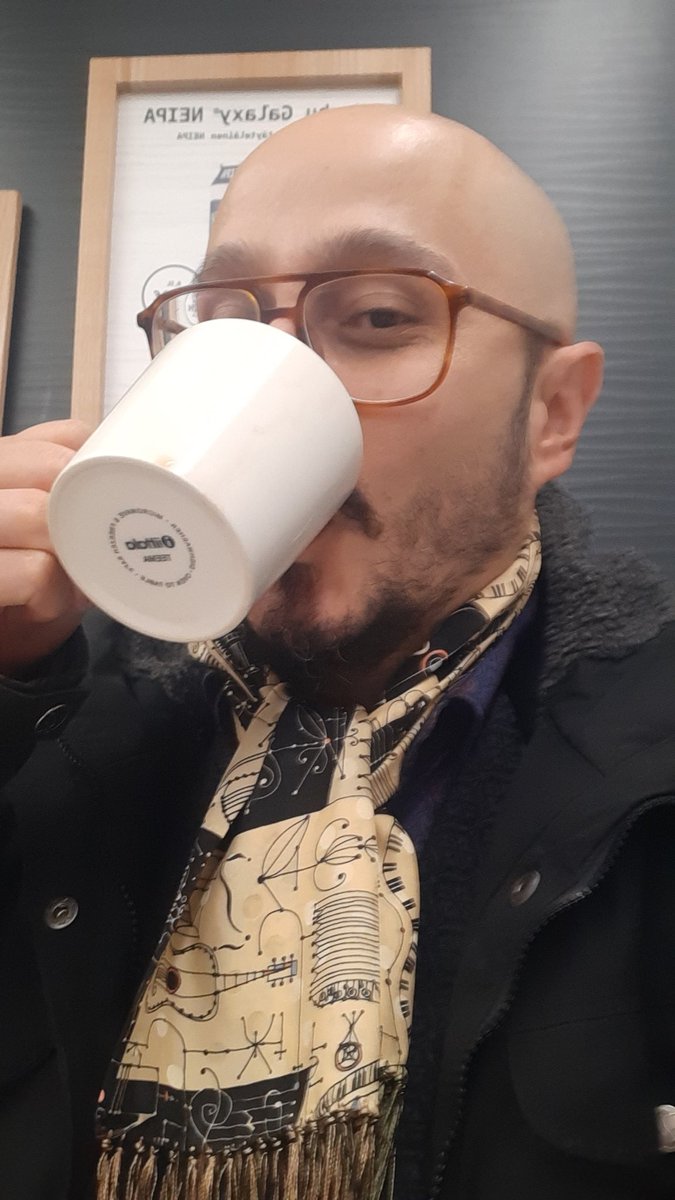 Oletteko koskaan ostaneet kahvia ravintolavaunussa? En minäkään.
Taikuri on itsekin hämmästynyt!