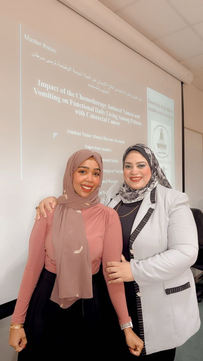 SfarSmah's tweet photo. دكتورة سماح، حابة أقول لك من قلبي شكرًا على كل شيء. من أول ما بدأت أكتب رسالة الماجستير وإنتِ واقفة معايا خطوة بخطوة، تدعميني وتوجّهيني وتشجعيني. بفضل الله ثم دعمك وتعبك معايا وصلت لمرحلة قبول الرسالة، وهذا شيء أعتز فيه كثير. وجودك كان فرق كبير في رحلتي، وما أنسى وقفتك ولا جميلك. https://t.co/Id6lsLflGd