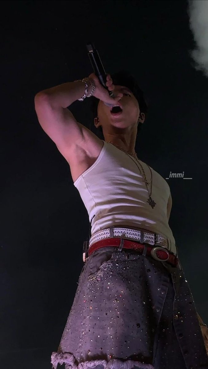 BurnoutTunn's tweet photo. HIEUTHUHAI idol đĩ nhất showbiz lúc nào cũng khoe cặp vú kèm theo núm ti cương cứng đằng sau lớp áo,lm idol là phụ chẳng qua nó muốn được nổi tiếng để show ra bản chất biến thái dâm đãng của nó là một thk đĩ đực thèm đc ngậm dái bú cặc đàn ông https://t.co/MrLymVeez6