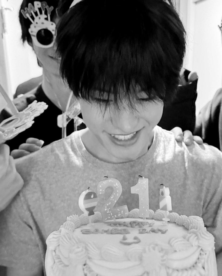 RIIZESOHEE_IDN's tweet image. 22GETHER WITH SOHEE
#소희생일_뿌팅해줘_얼른 
#so_love_hee_day